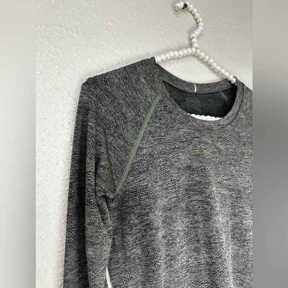 Lululemon Swiftly Tech Long Sleeve 2.0 * Variegated
Mesh Camo Size 6 - Picture 4 of 8